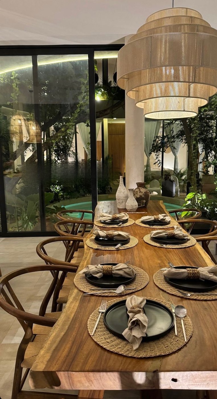 The real thing &mdash; Hunab Ku&rsquo;s table set for a bachelorette group who took the whole house for the weekend.